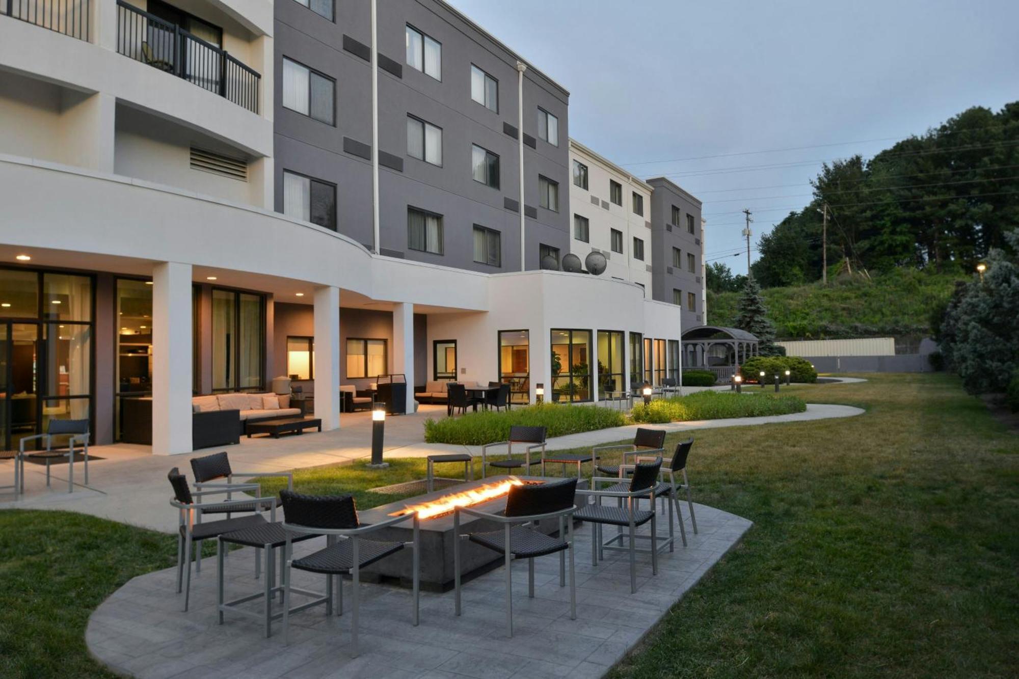 Courtyard By Marriott Harrisburg Hershey Екстериор снимка